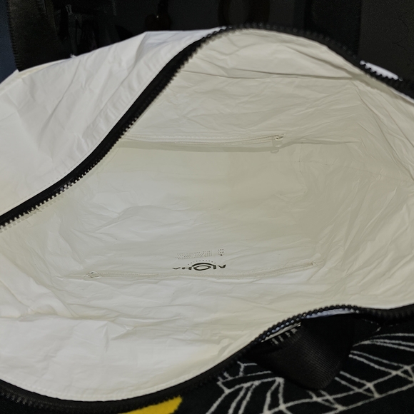 Aloha Collection Lu'au Palm Leaf Daytripper Bag - Picture 3 of 3